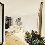 Marconi - Totally Renovated C Apartman *